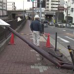 芦屋で交通事故 街灯倒れる01.transfer_frame_594.jpeg